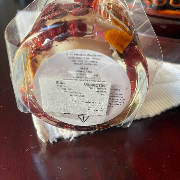 Stoneglow Winter Woods & White Jasmine Candle - Picture 3 of 5